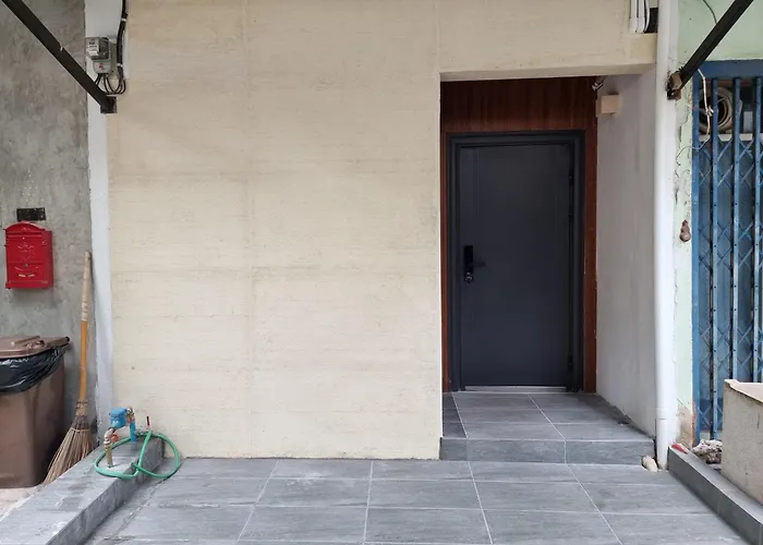 5 Min Walk To Bts - New Listing * Бангкок